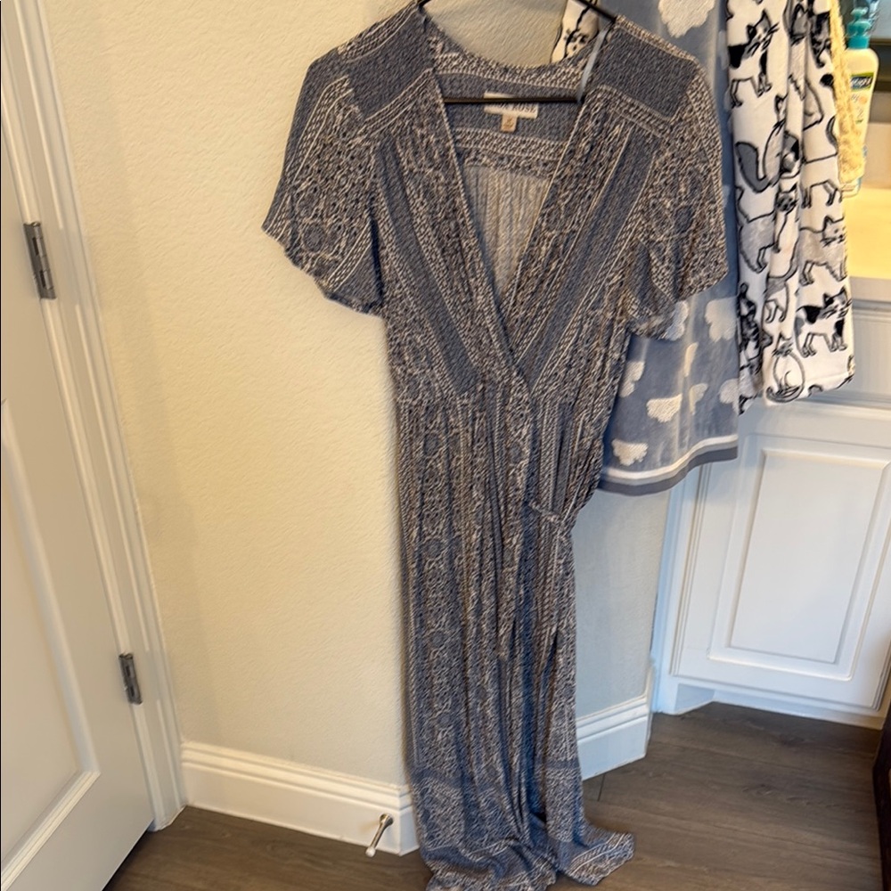 Knox Rose Blue and White Flutter Sleeve Maxi Wrap Dress